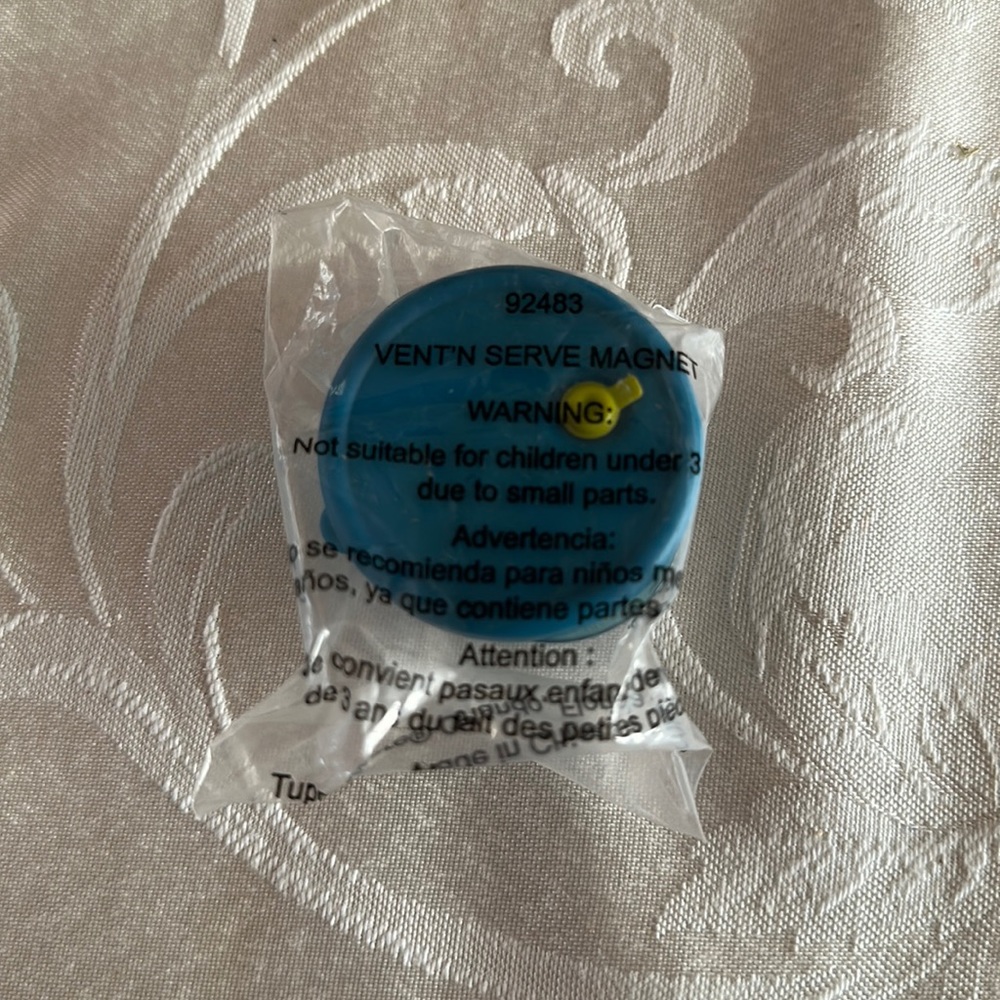 Miniature magnet of Tupperware vent’n serve